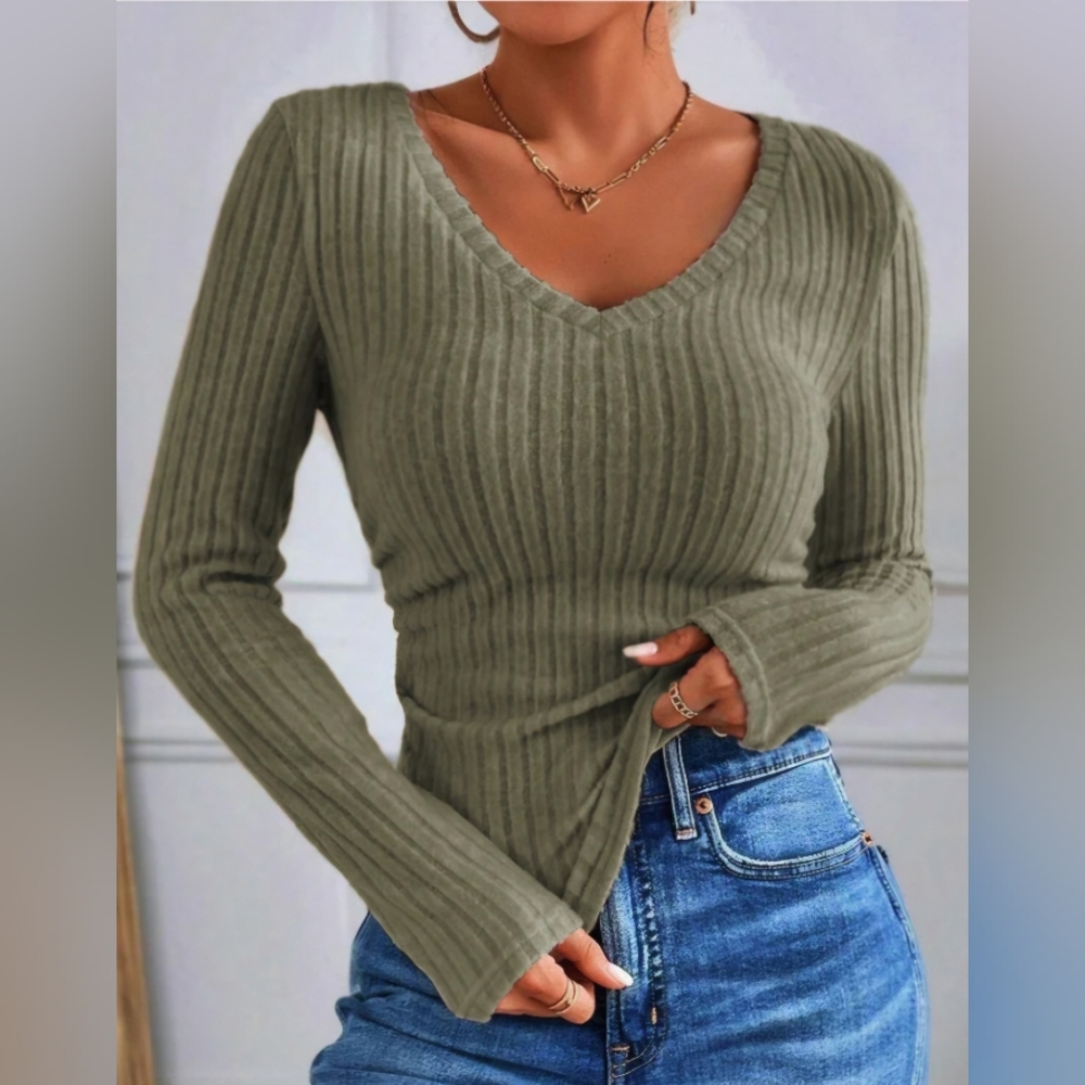 V-Neck Ribbed Skinny T-Shirt - Army Green